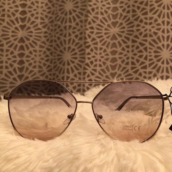 Accessories - 🆕NWT Gorgeous Gradient Aviator Sunglasses